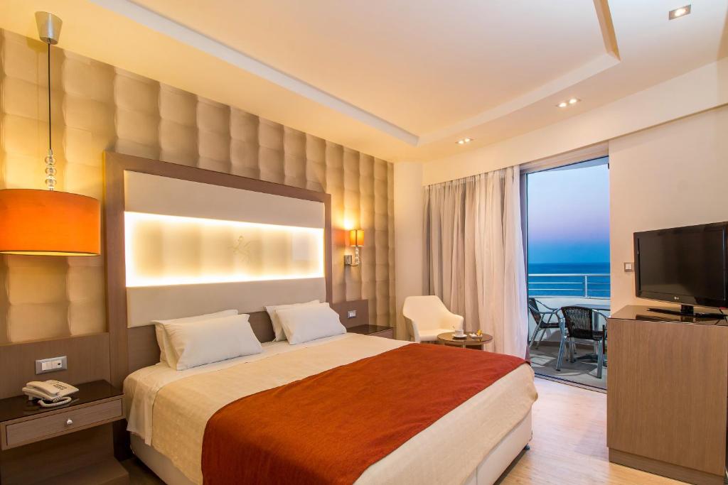 Pegasos Deluxe Beach Hotel — Hotel rooms in Faliraki, South Aegean