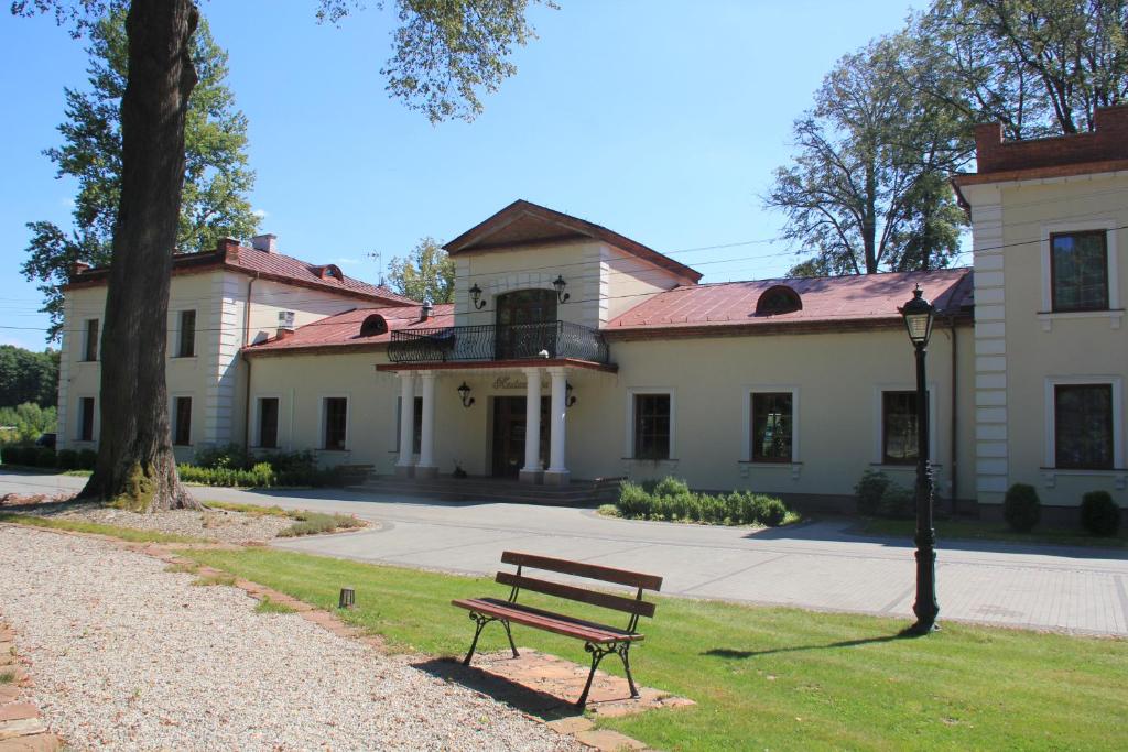 Dworek Korytkow — Hotel in Krogulcza