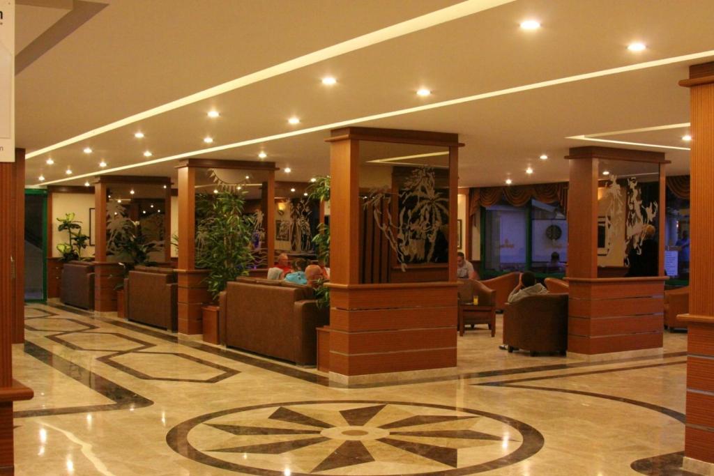 Hotel Esra and Family Suites - All Inclusive — Hotel building in Didim, Aydin