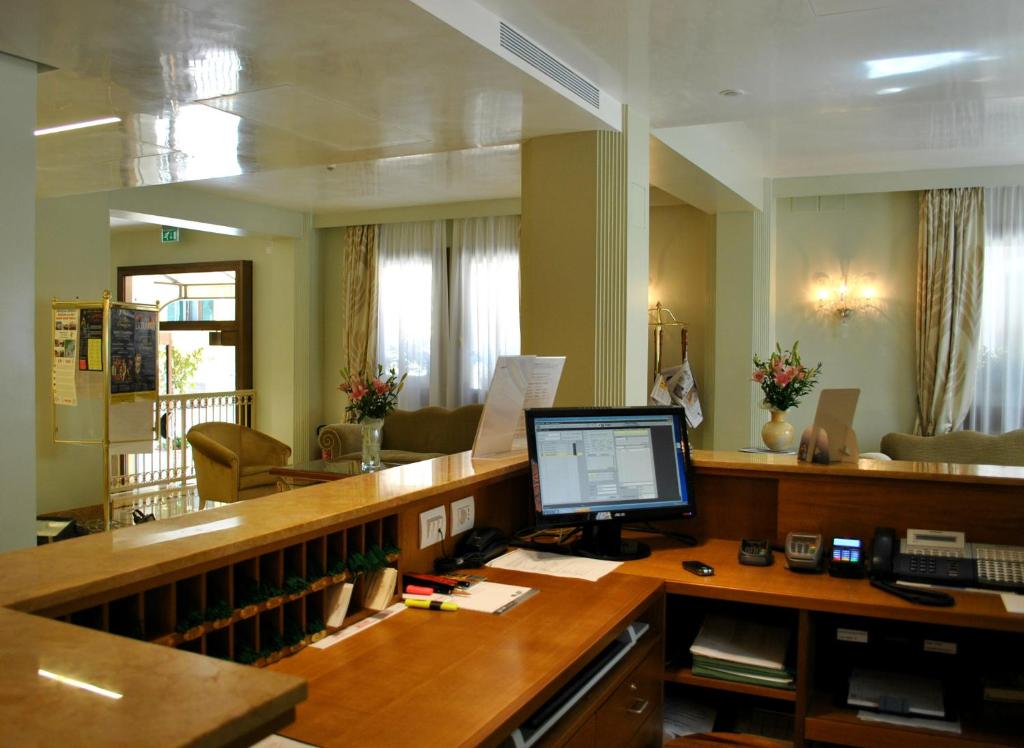 Hotel Carlton Capri photo