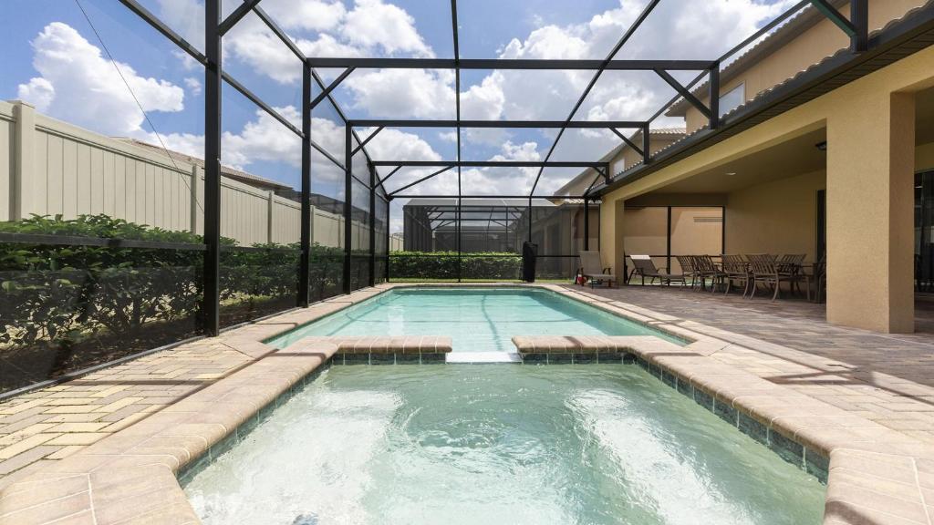 Windsor at Westside 8 Bedrooms Villa with Pool/Game room /Lake view and Steps to Clubhouse- 2133MT — Hotel in Orlando (FL)
