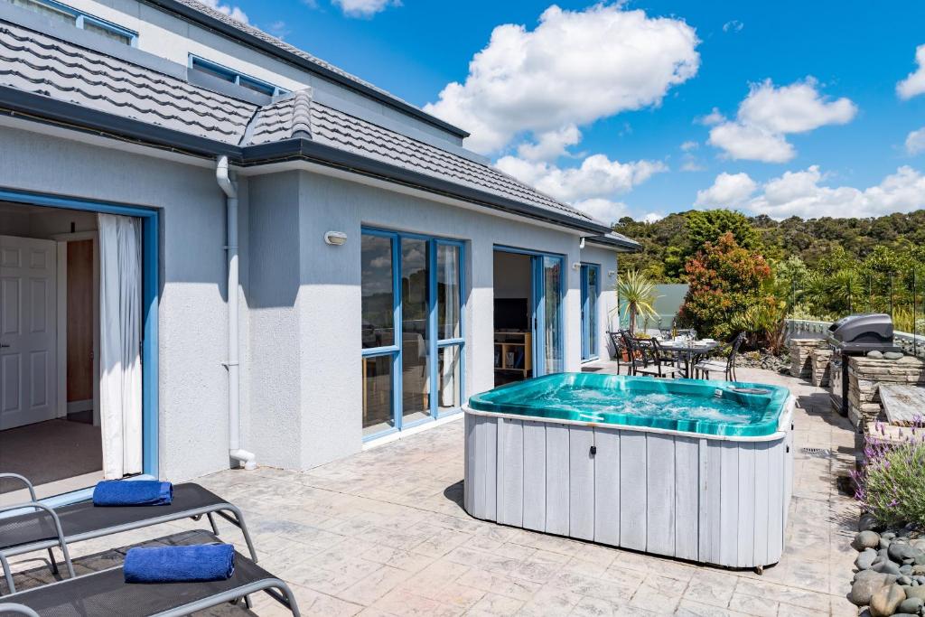 Hot tub, Blue Pacific Quality Apartments in Bay of Islands