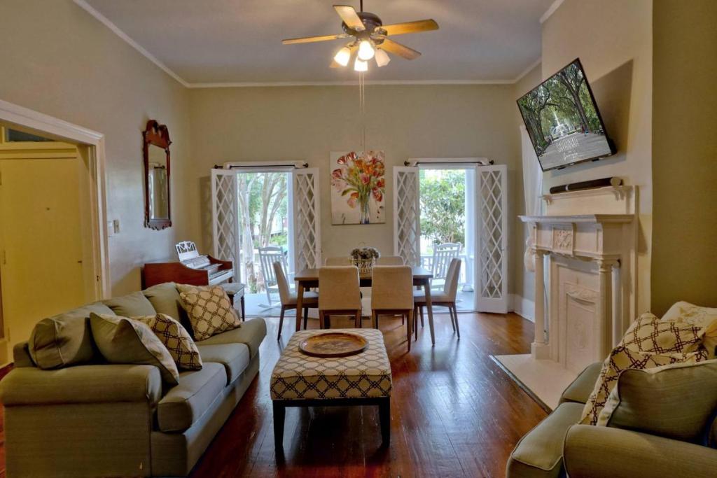 Beautiful 6 Bed, 5 Bath Historic Savannah Home — Hotel in Savannah (GA)