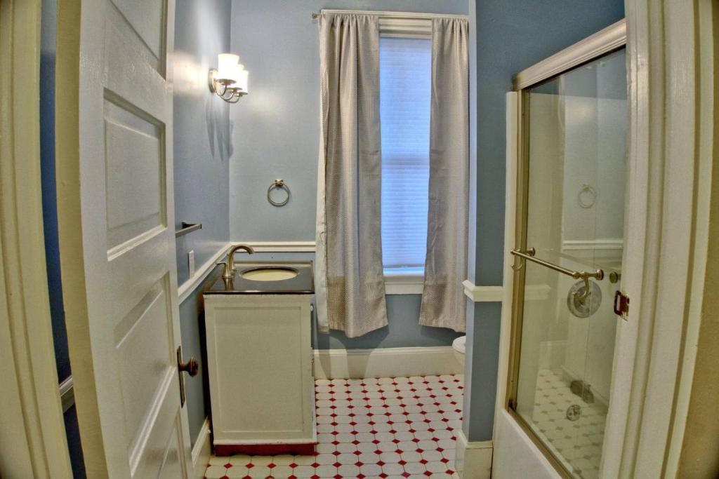 Beautiful 6 Bed, 5 Bath Historic Savannah Home photo