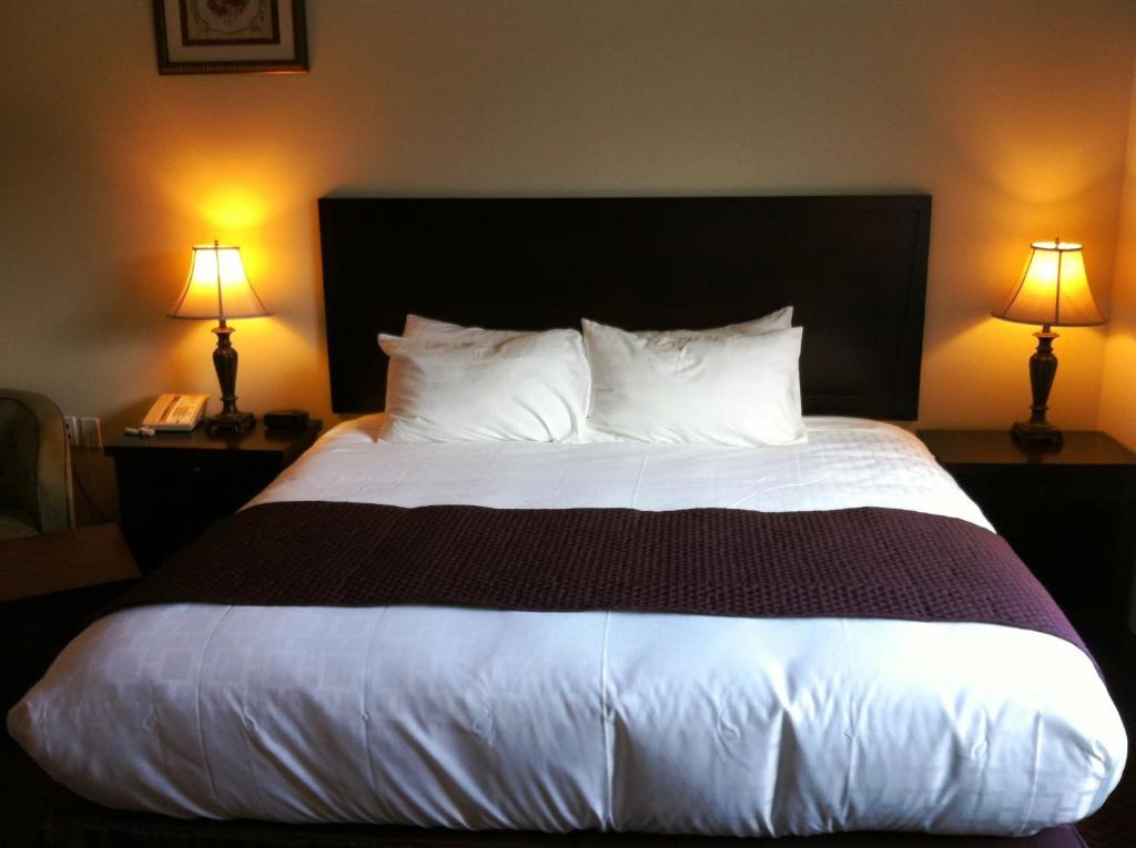 Days Inn by Wyndham Chetwynd photo