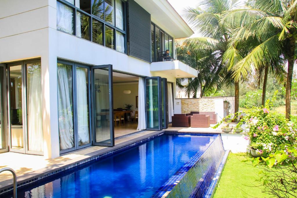 Kim's Ocean view Villa Danang photo