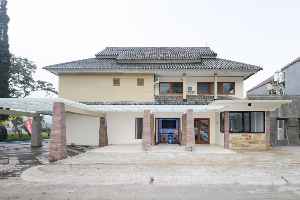 RedDoorz Plus @ Panorama Villas Batu photo