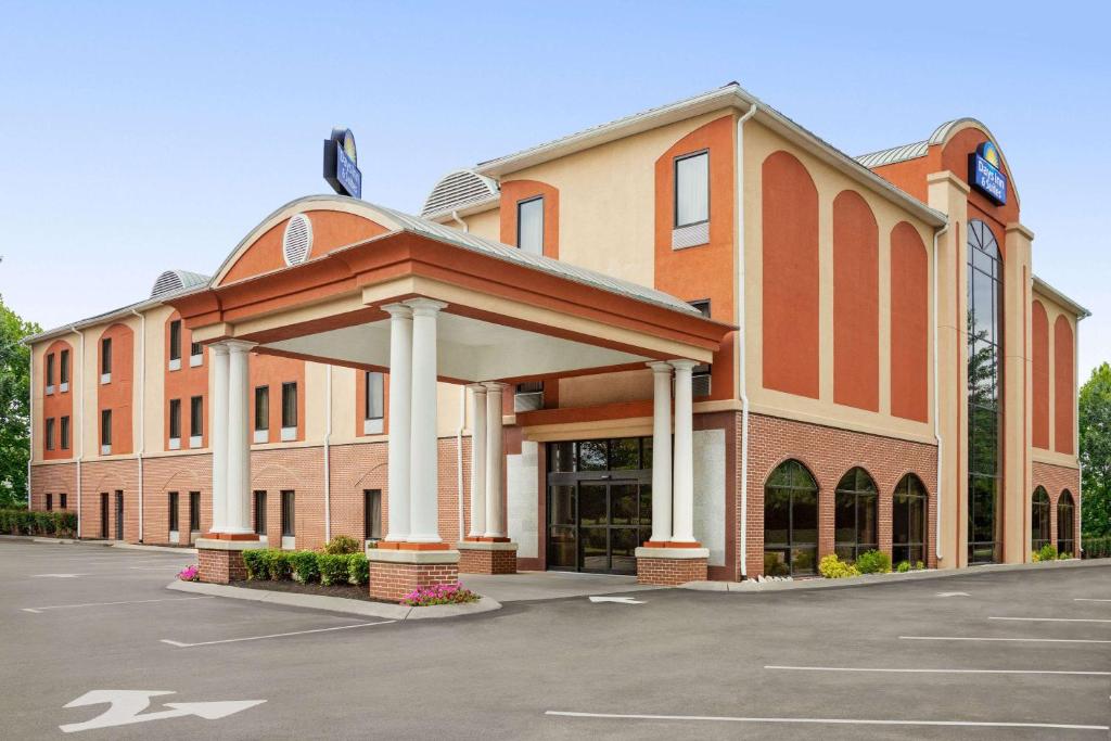 Days Inn & Suites by Wyndham Murfreesboro, Murfreesboro