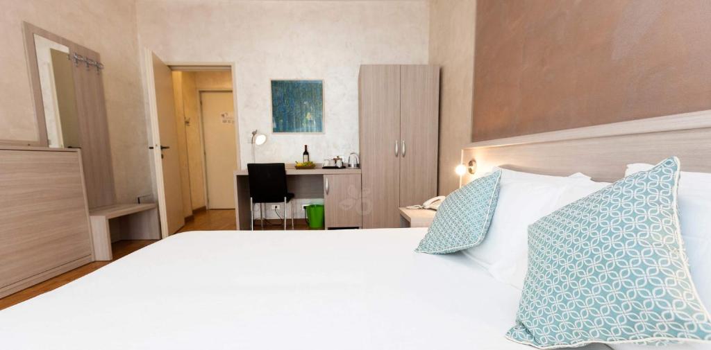Hotel Lis photo