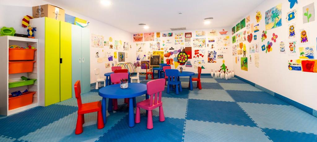 Globales Mimosa — Attractions for children in Palma Nova, Balearic Islands
