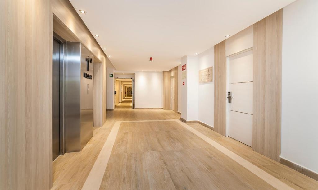 Globales Mimosa — Hotel building in Palma Nova, Balearic Islands