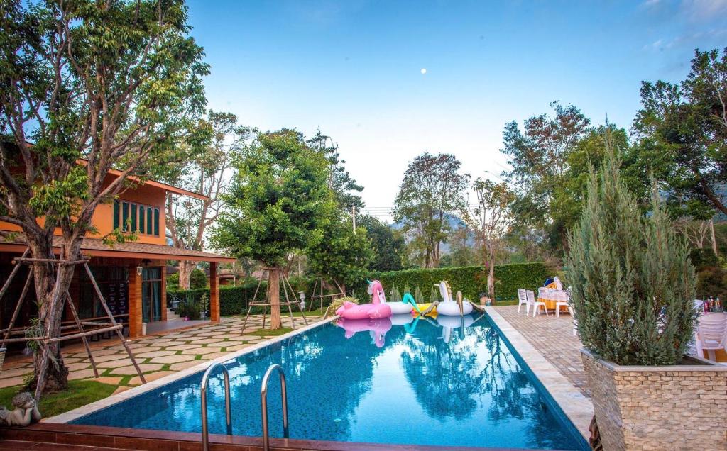 Swimming pool