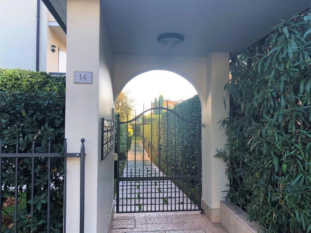 Bea's House, Restyling 2026 Sirmione with Private Garden and shared Pool DesenzanoLoft Official Partner Homes & Villas by Marriott Bonvoy - 5
