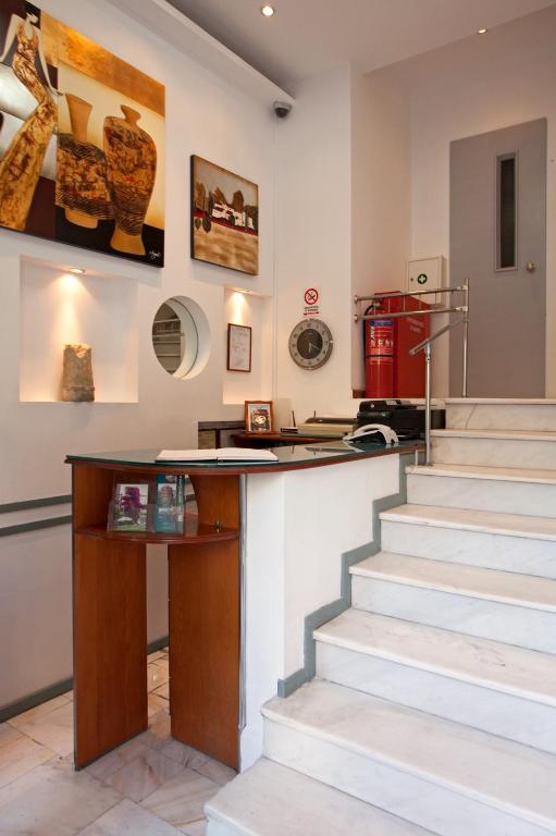 Metropolis Hotel photo