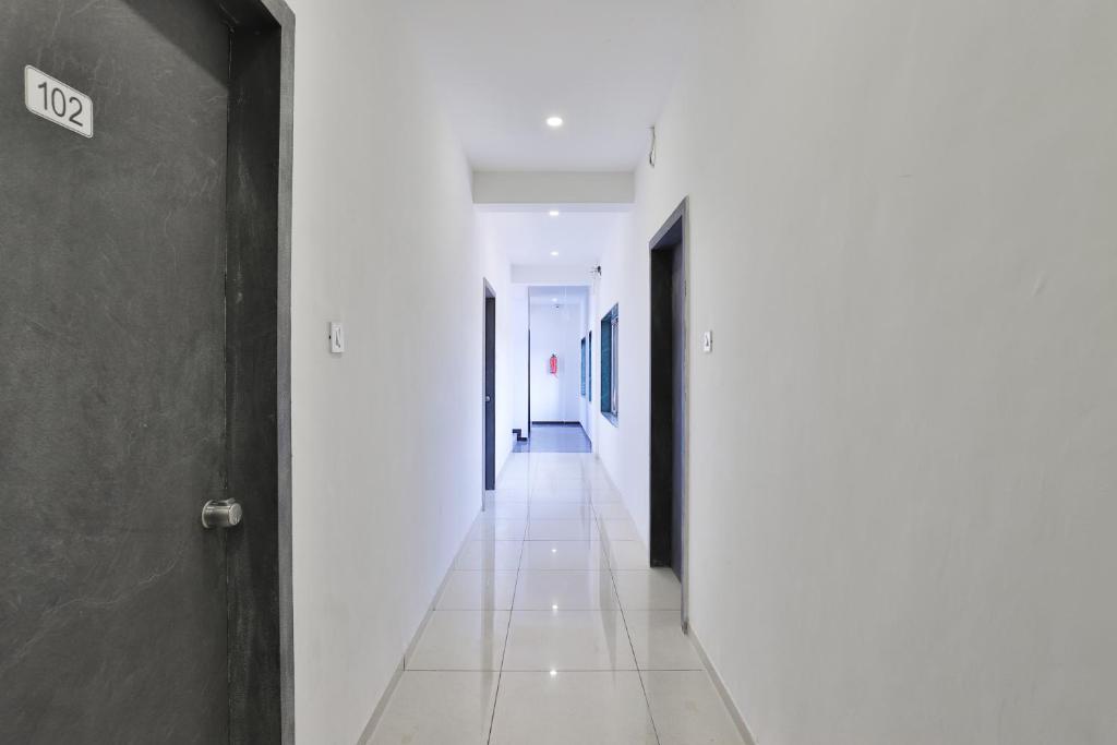 OYO 23669 Nova Hotel New Crossroad photo
