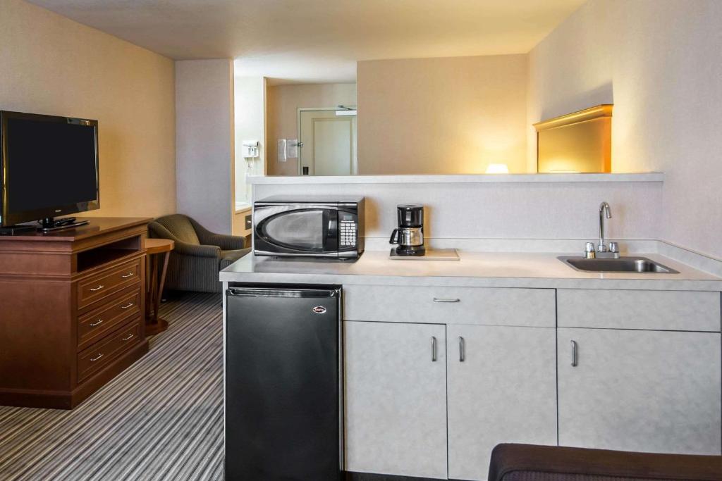 Popular attractions Area Nearby Property