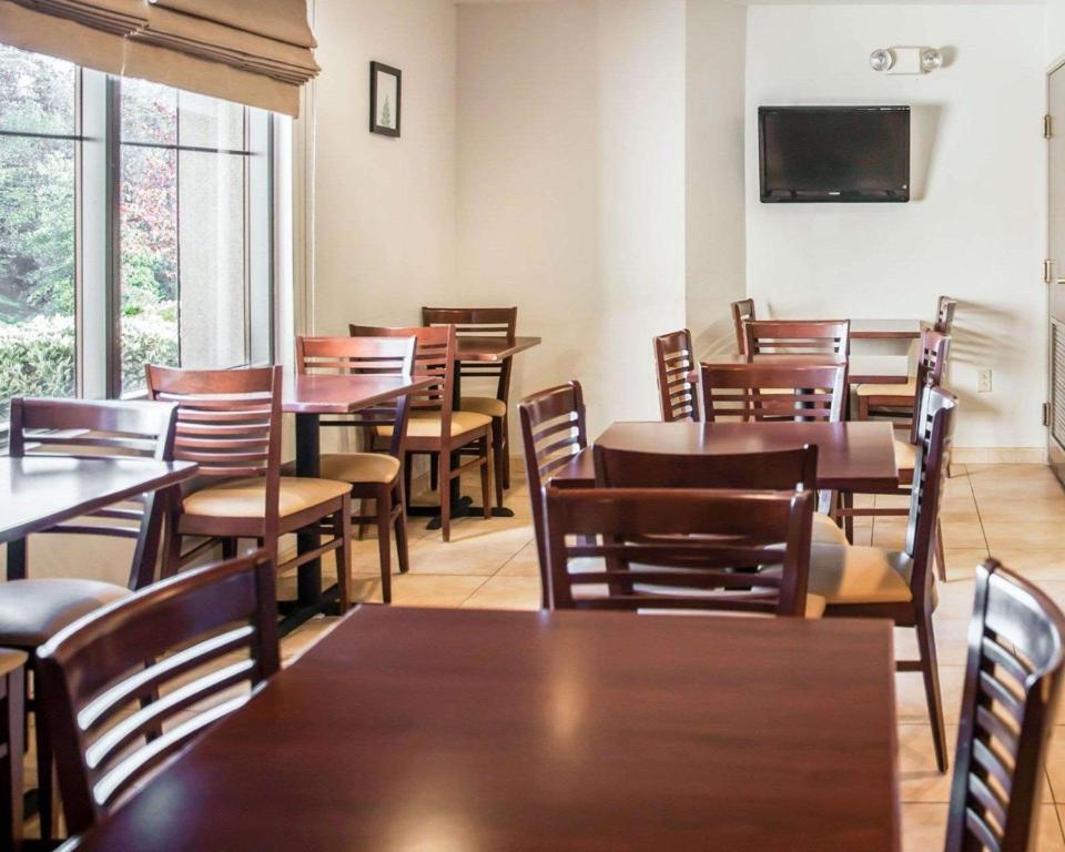 Popular attractions Area Nearby Property