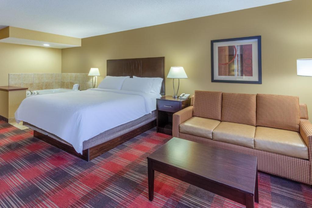 Holiday Inn Express Hotel & Suites Bowling Green photo