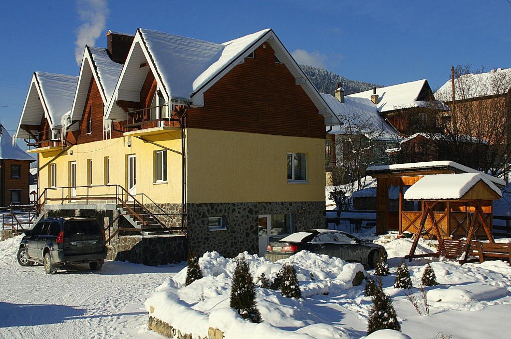 Гостинний двір "Ліснови"("Lisnovy")