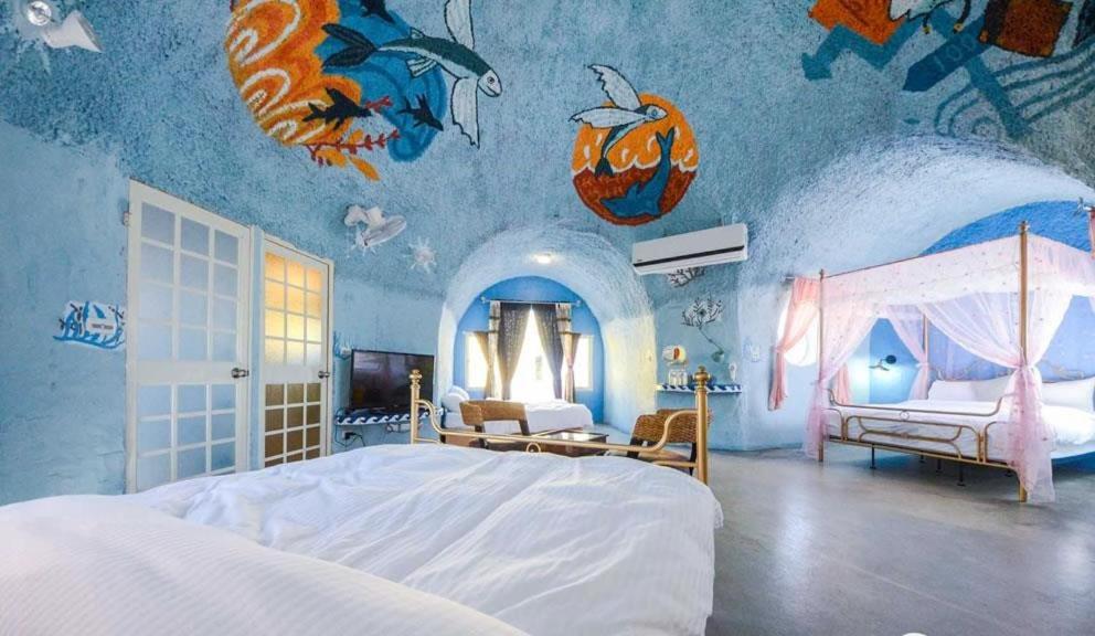 HI-BI Outer Space House BnB