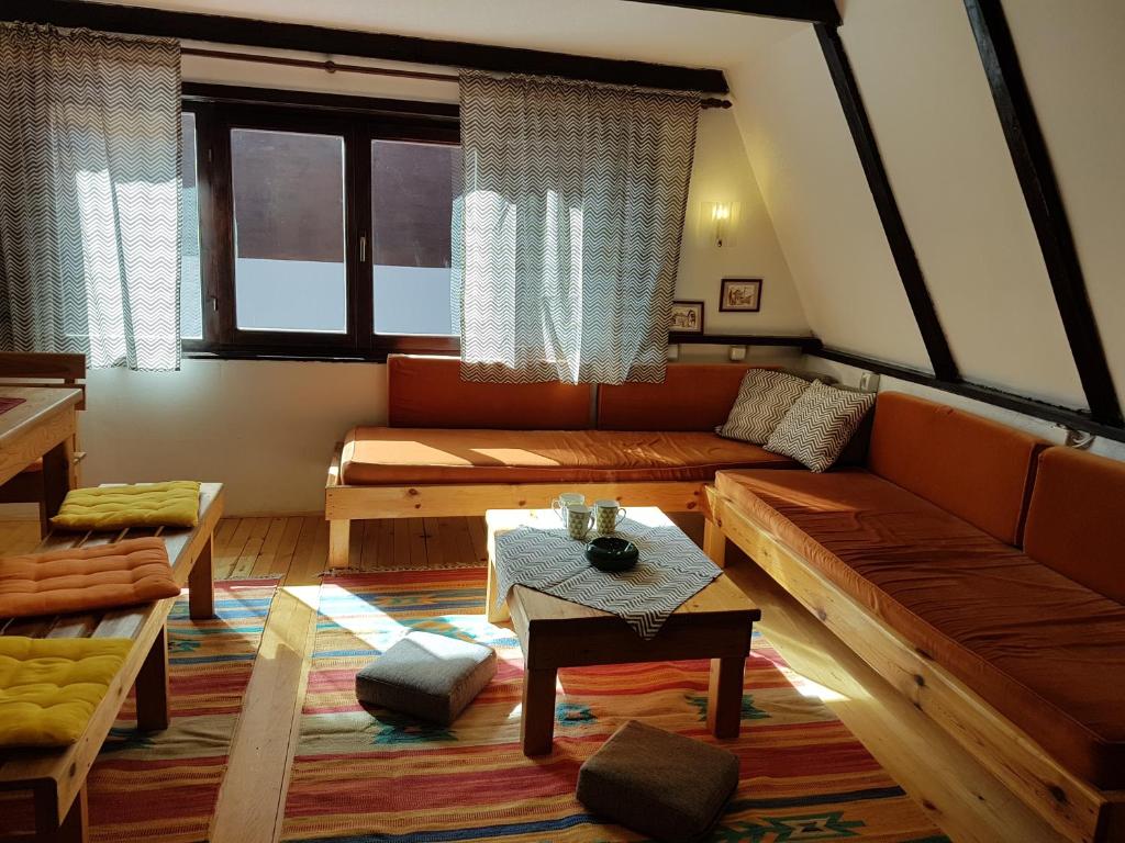 Story Mountain Chalet - 4