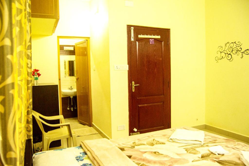 Skylarc Inn photo