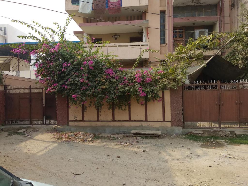 2 AC Rooms with Kitchen &amp; Lounge near Ganges — Hotel in Varanasi