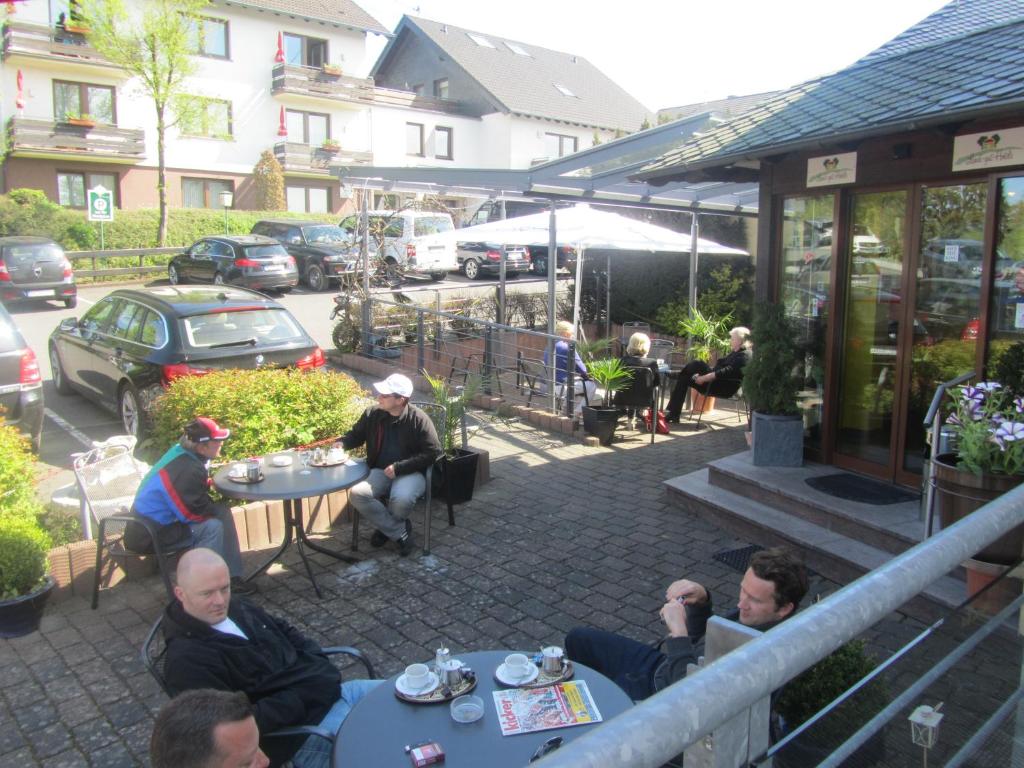 gut-Hotel zur Burg Nurburg photo