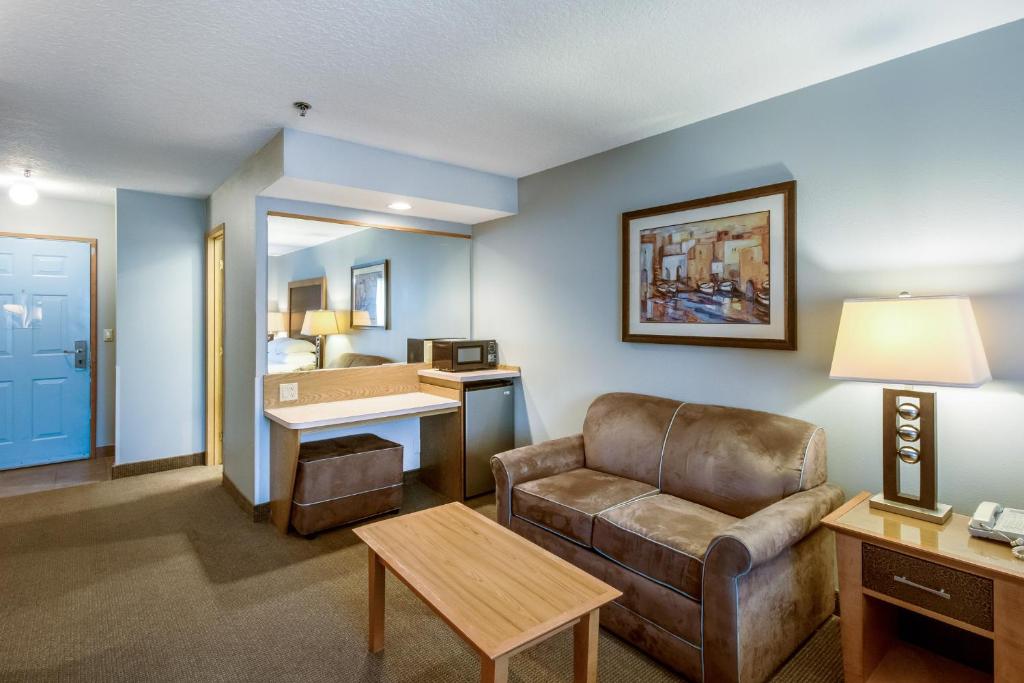 Red Lion Inn and Suites Seaside photo