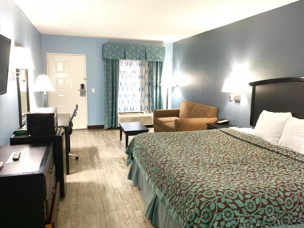 Days Inn by Wyndham Weldon Roanoke Rapids photo