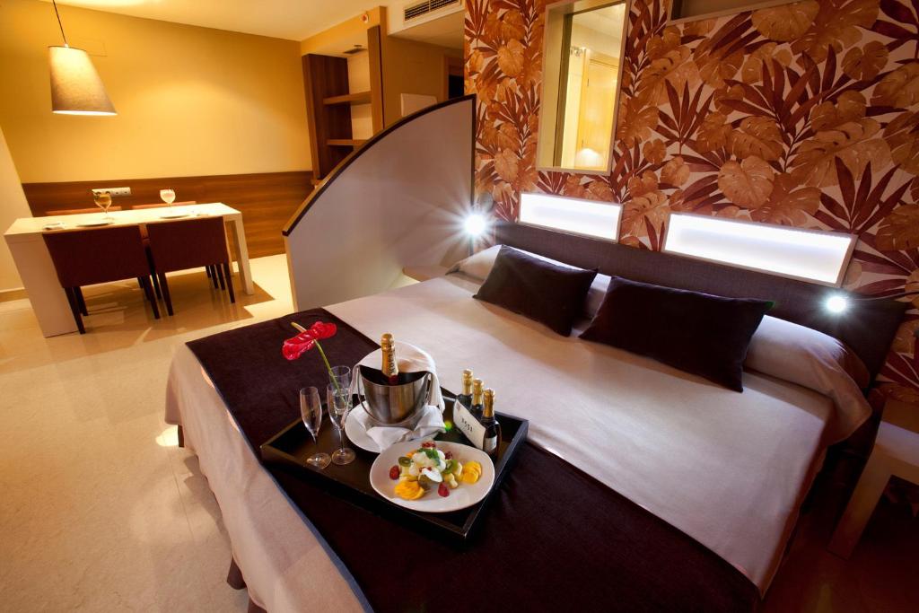 Hotel Allon Mediterrania — Hotel rooms in Villajoyosa, Valencian Community