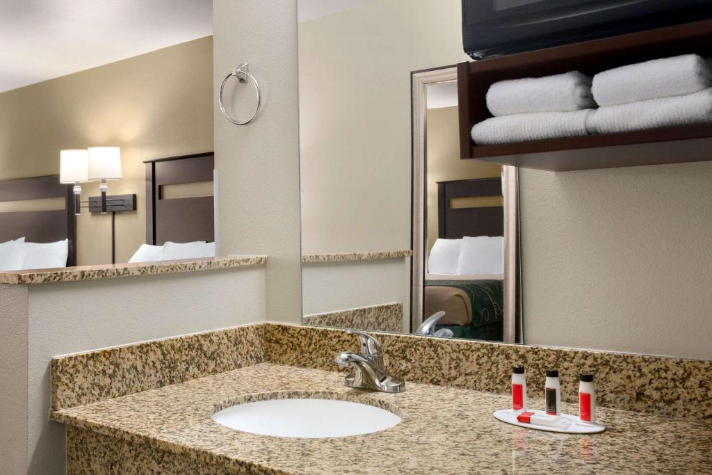 Baymont By Wyndham Glendive photo