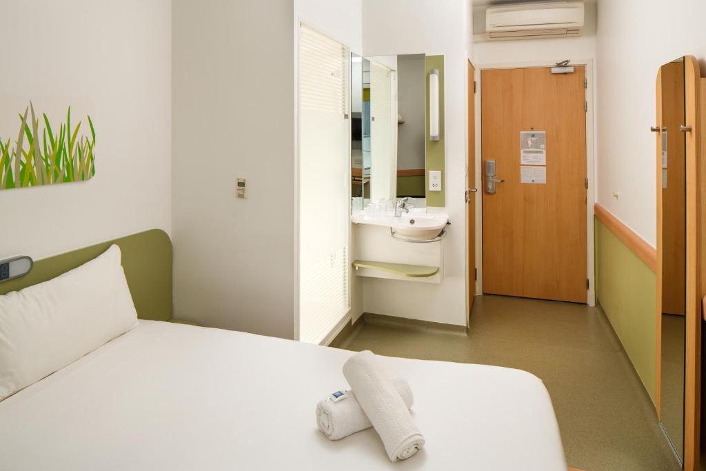ibis budget Manchester Centre Pollard Street photo