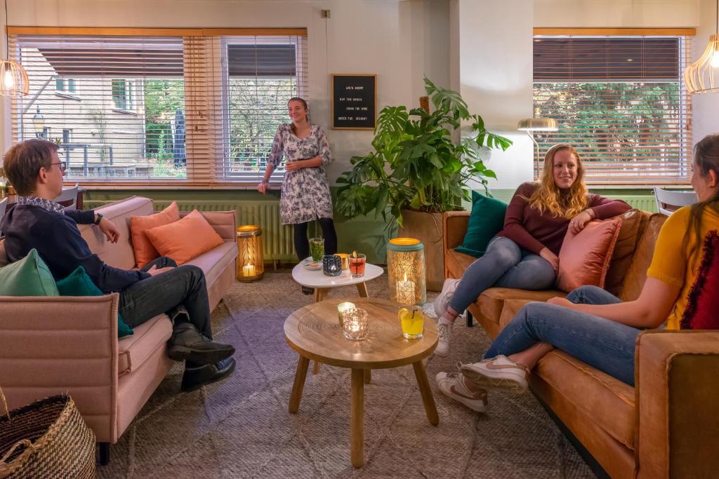 Shared lounge/TV area