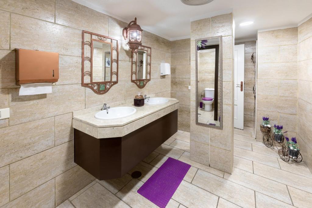 Aparthotel Los Dragos del Sur — Hotel rooms in Puerto de Santiago, Canary Islands