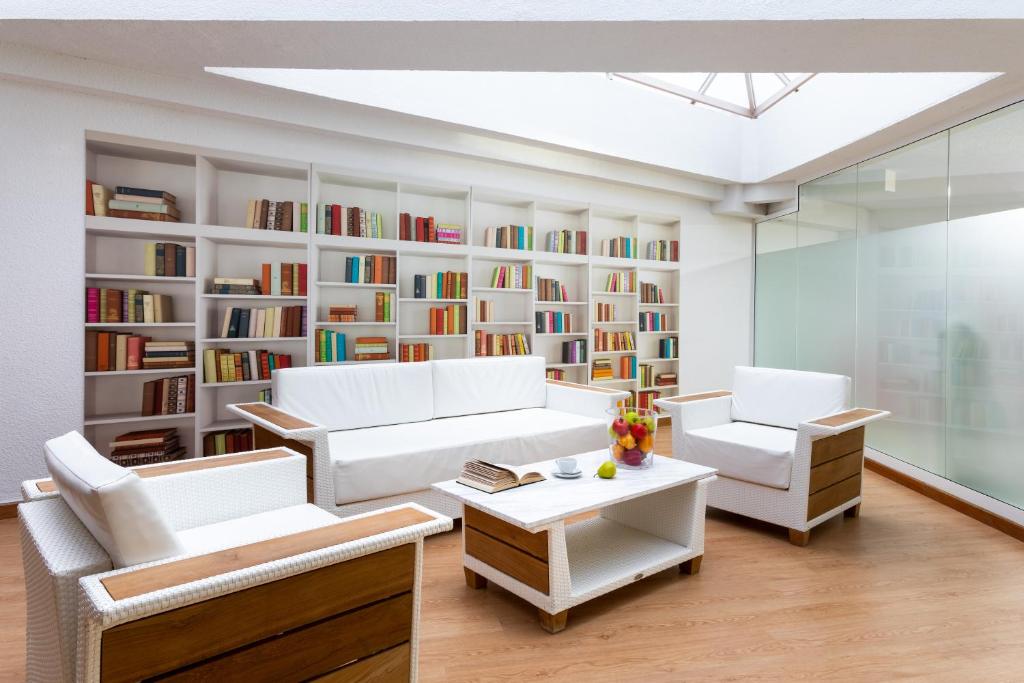Aparthotel Los Dragos del Sur — Hotel rooms in Puerto de Santiago, Canary Islands