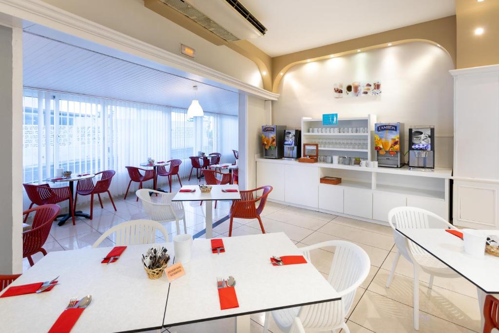 Aparthotel Los Dragos del Sur — Restaurant & bars in Puerto de Santiago, Canary Islands