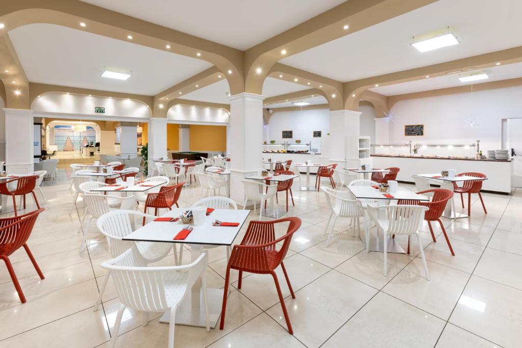 Aparthotel Los Dragos del Sur — Restaurant & bars in Puerto de Santiago, Canary Islands