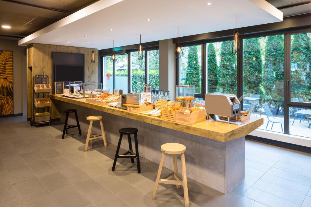 ไอบิส ซูริค เมสเซ แอร์พอร์ต โฮเทล (Ibis Zurich Messe Airport Hotel)