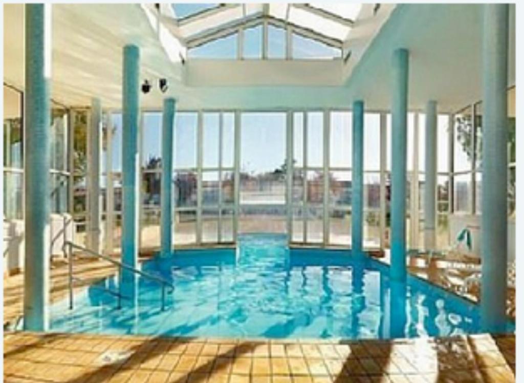 スイミングプール