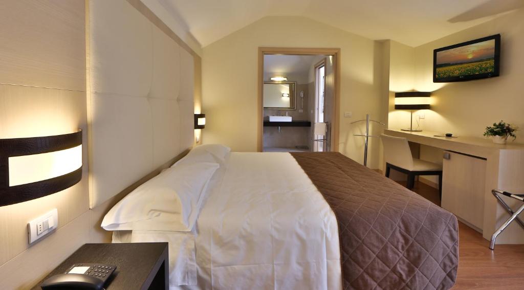 Regal Hotel & Residence photo