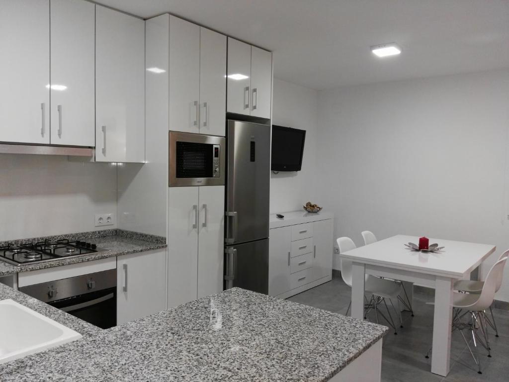 PRECIOSO APARTAMENTO EN PRIMERA LINEA DE MAR - 2