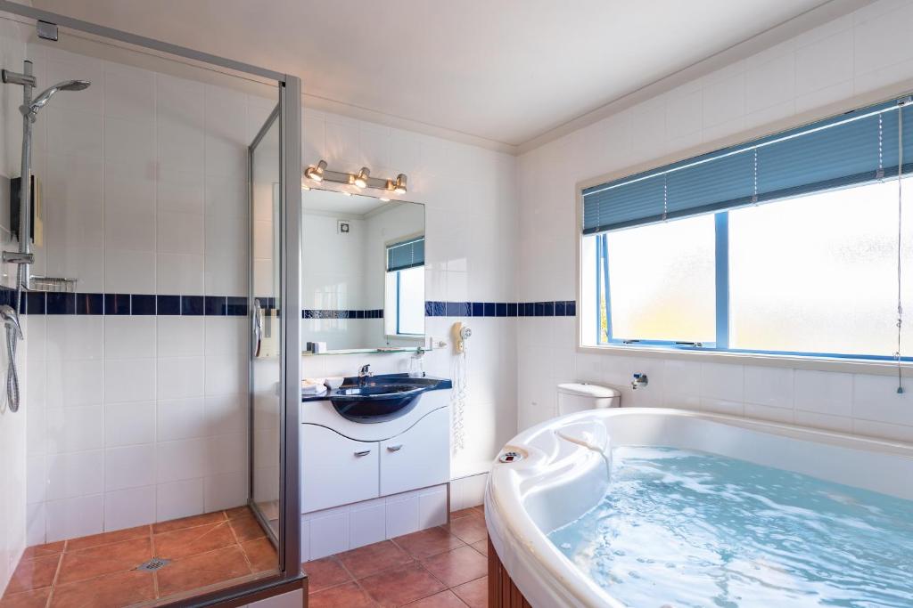Bathroom, Blue Pacific Quality Apartments in Bay of Islands