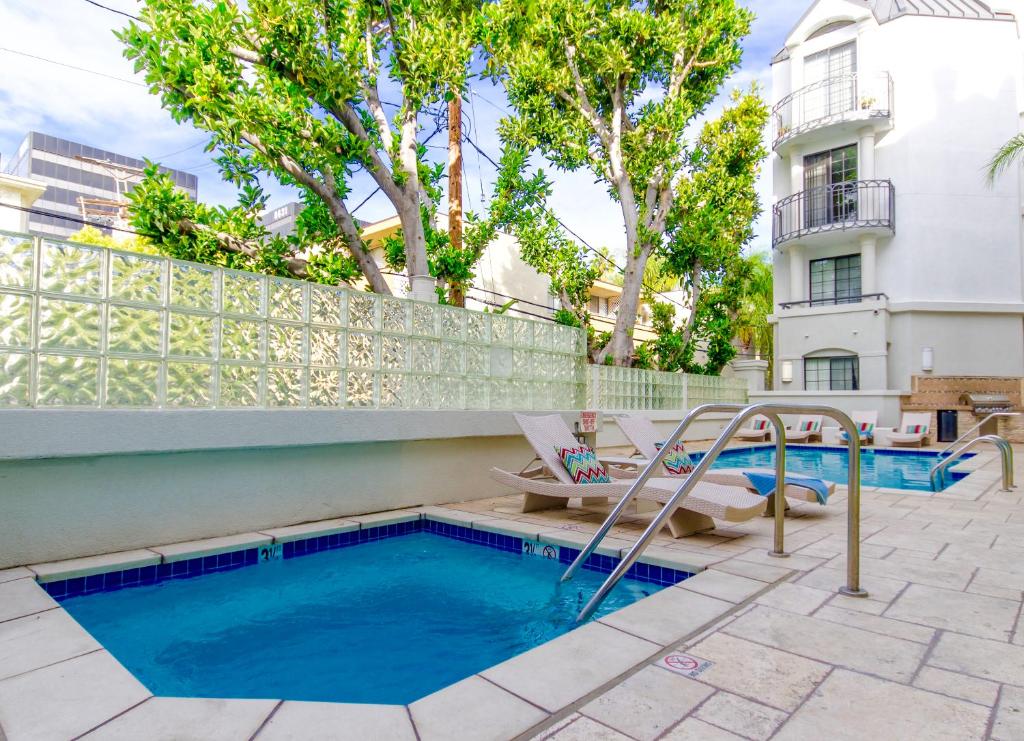 Beverly Hills Adjacent 2-Bedroom Penthouse photo