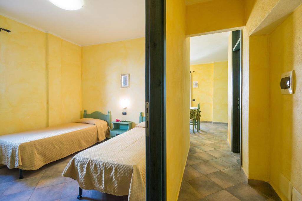 Residenza Gli Ontani — Hotel rooms in Orosei, Sardinia