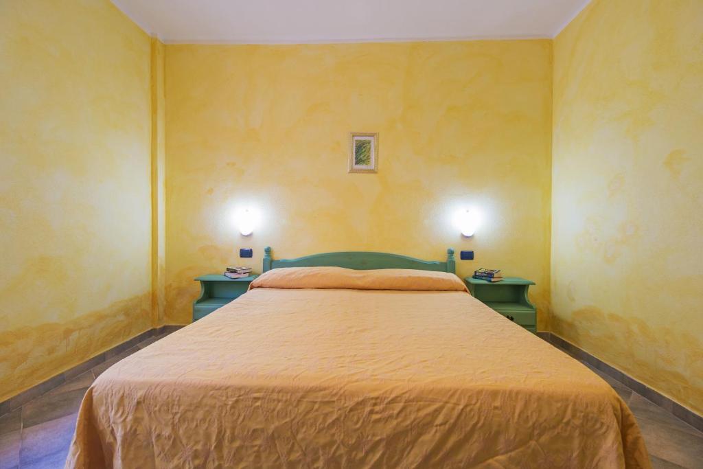 Residenza Gli Ontani — Hotel rooms in Orosei, Sardinia