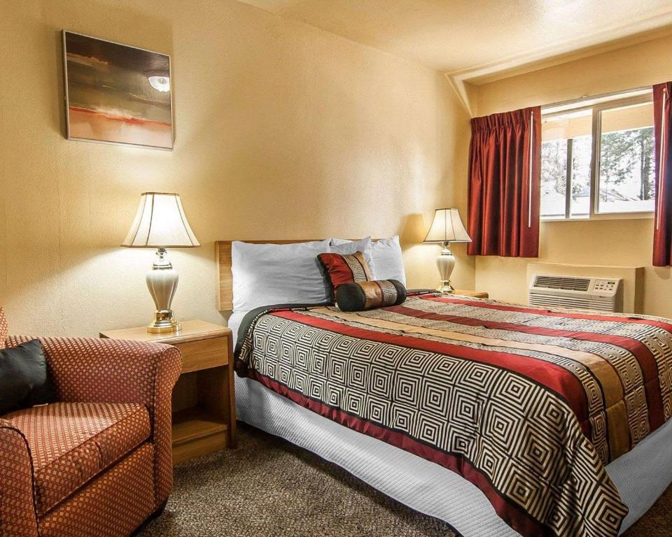 Rodeway Inn & Suites Bend Photo 0