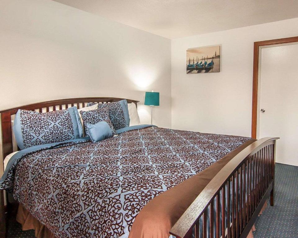 Rodeway Inn & Suites Bend Photo 6