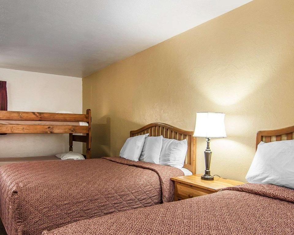 Rodeway Inn & Suites Bend Photo 9