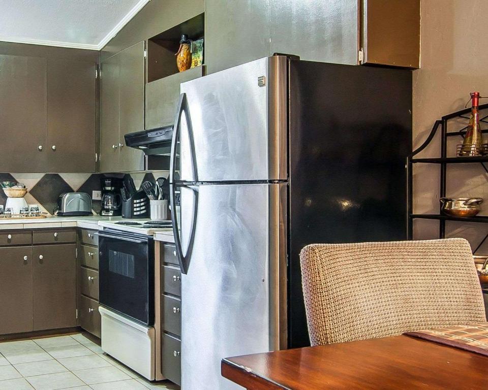 Rodeway Inn & Suites Bend Photo 10